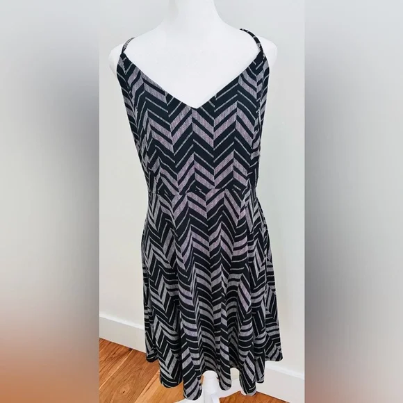 Forever 21 plus size 0X Black and White Chevron sundress Dress - Picture 2 of 9